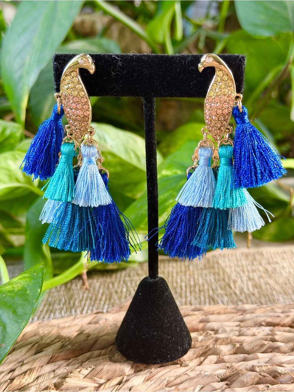 Lilly Pulitzer Gold Parrot Tassel Earrings -New On Card Shades of Blues 💙🩵POST - Picture 2 of 5